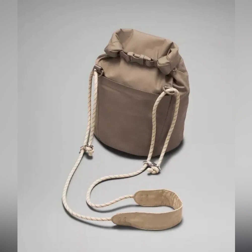LULULEMON Roll Top Bucket Bag